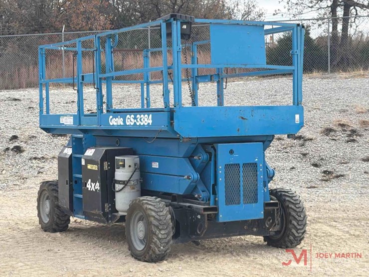 2016-genie-gs-3384-rough-terrain-scissor-lift-image-1