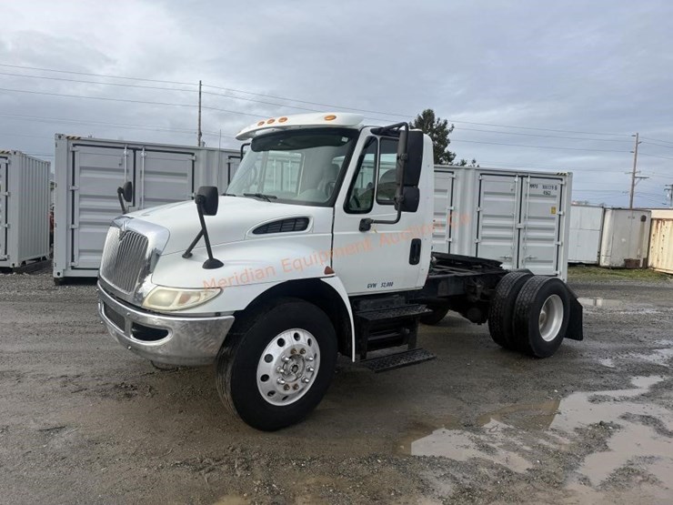 2002-international-4400lp-image-1