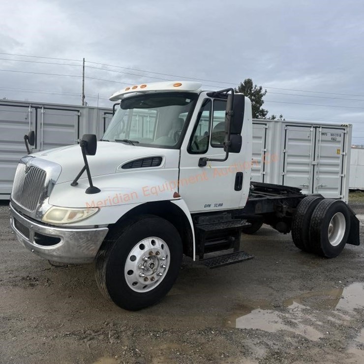 2002 INTERNATIONAL 4400LP