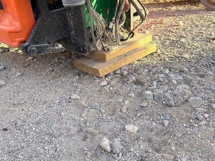 2010-jlg-1930es-image-12