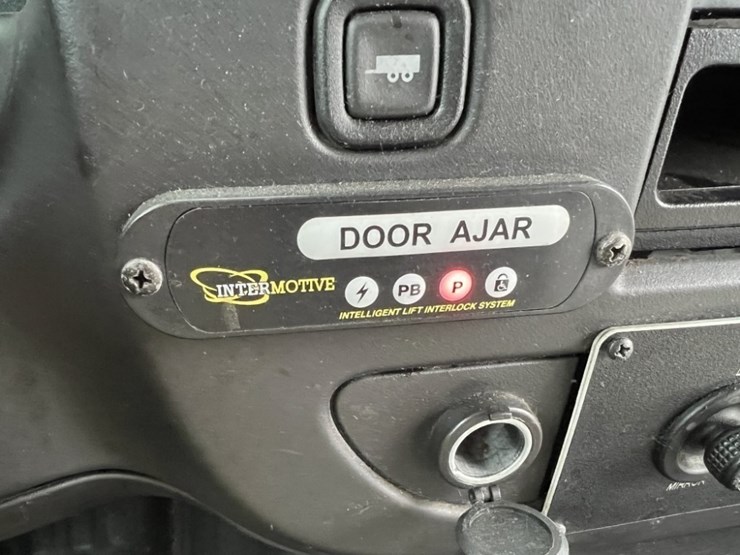 2014-chevrolet-express-paratransit-bus-image-33