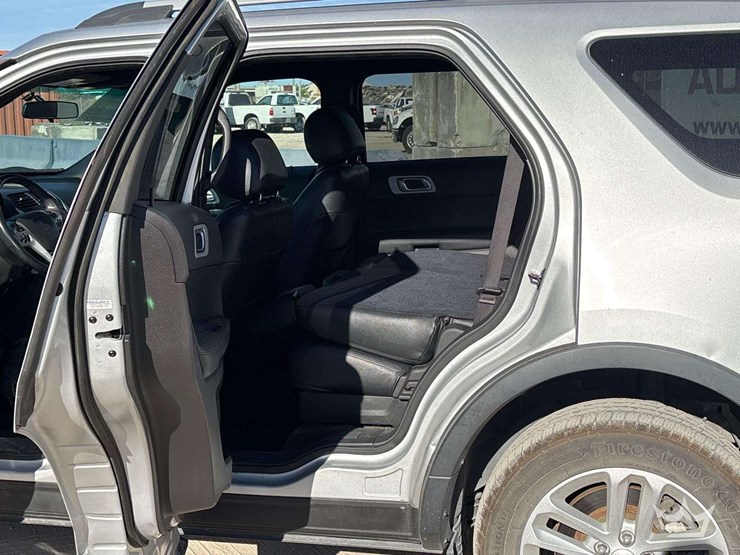 2014-ford-explorer-image-18