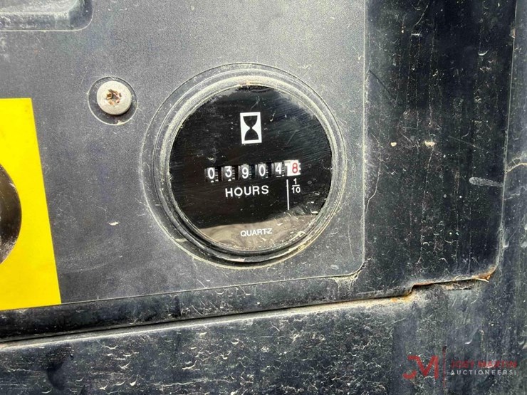 2016-genie-gs-3384-rough-terrain-scissor-lift-image-23