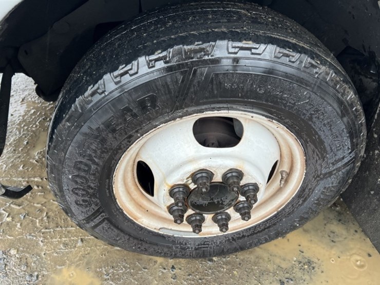 2014-chevrolet-express-paratransit-bus-image-15