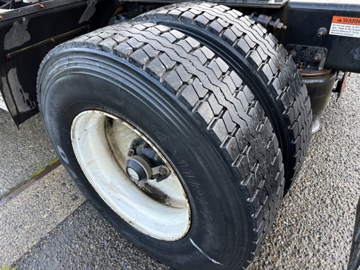 freightliner-s/a-truck-tractor-image-10