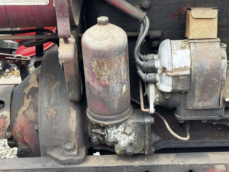 farmall-f-12-narrow-front-on-rubber-image-20