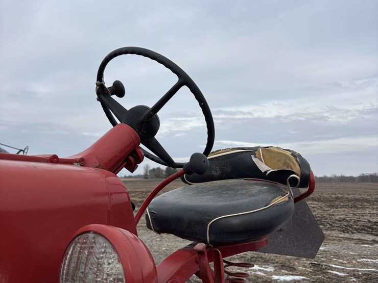 farmall-560-wide-front-image-54