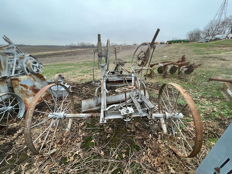 western-wheel-scraper-on-steel-image-4