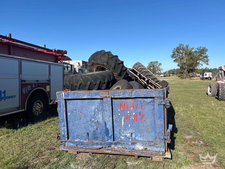 rolloff-dumpster-body-with-misc-tires-image-12