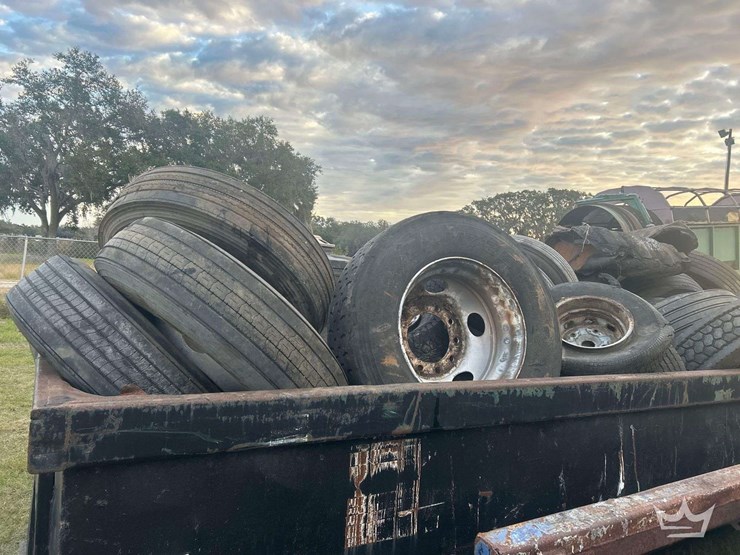 rolloff-dumpster-body-with-misc-tires-image-10