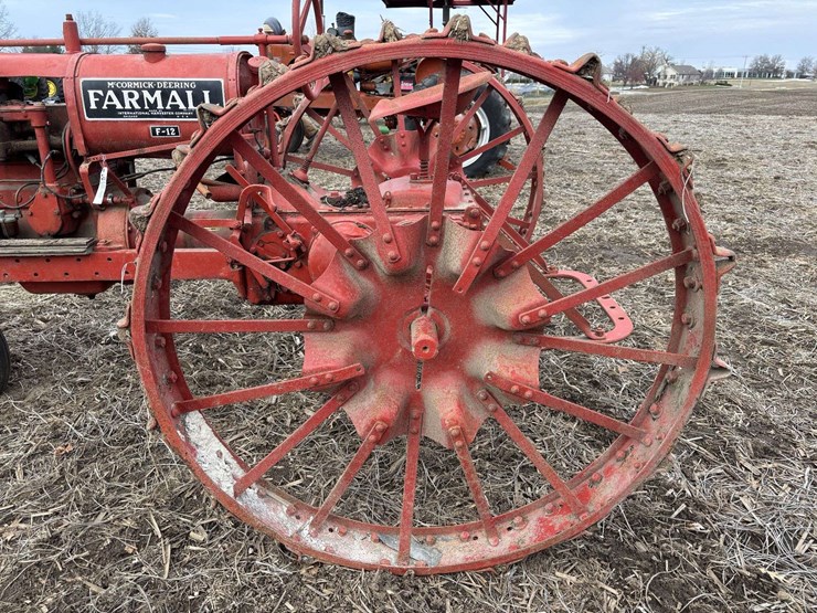farmall-f-12-single-front-on-rubber-with-cast-steel-rim-and-rear-steel-image-23