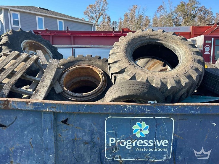rolloff-dumpster-body-with-misc-tires-image-6