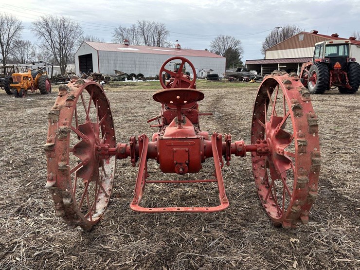 farmall-f-12-single-front-on-rubber-with-cast-steel-rim-and-rear-steel-image-5