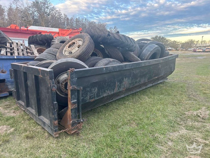 rolloff-dumpster-body-with-misc-tires-image-3