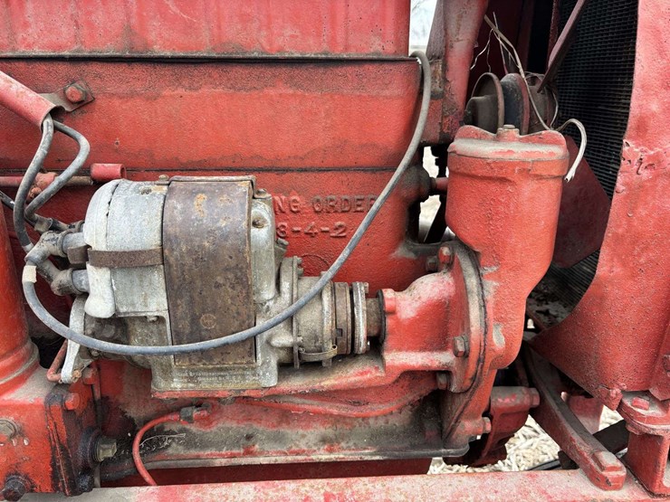 farmall-f-12-single-front-on-rubber-with-cast-steel-rim-and-rear-steel-image-41