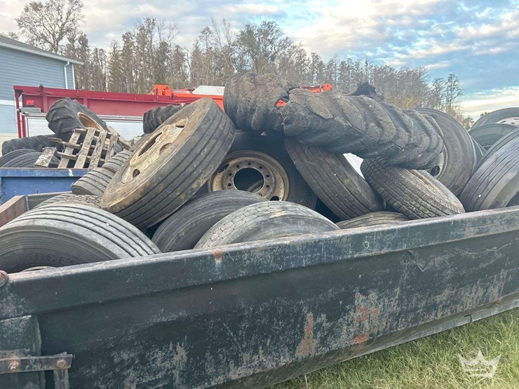 rolloff-dumpster-body-with-misc-tires-image-6