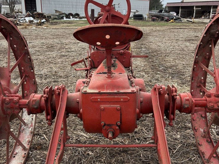 farmall-f-12-single-front-on-rubber-with-cast-steel-rim-and-rear-steel-image-27