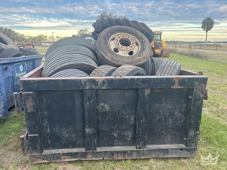 rolloff-dumpster-body-with-misc-tires-image-12
