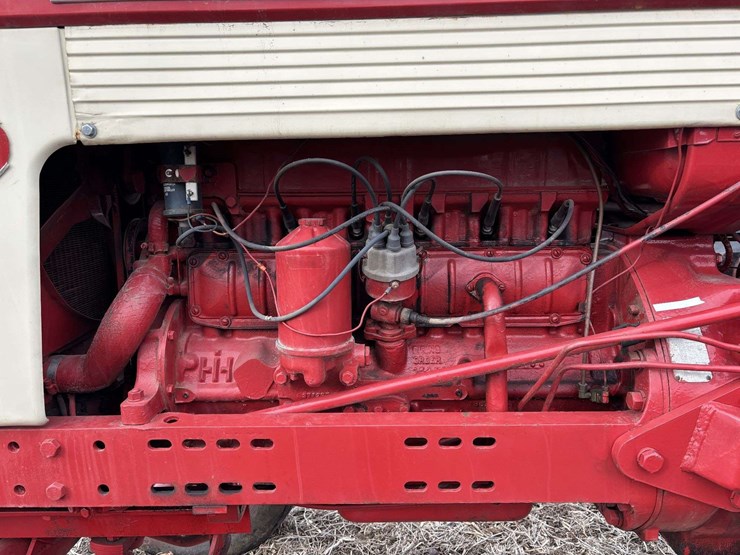 farmall-560-wide-front-image-23