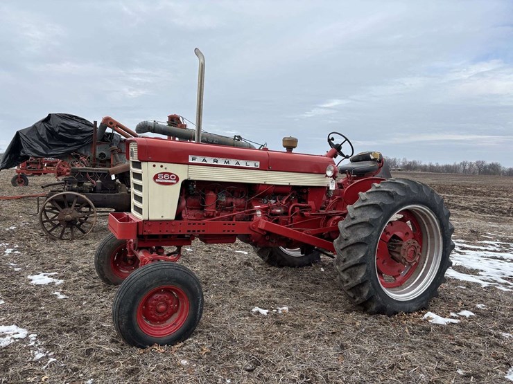 farmall-560-wide-front-image-2