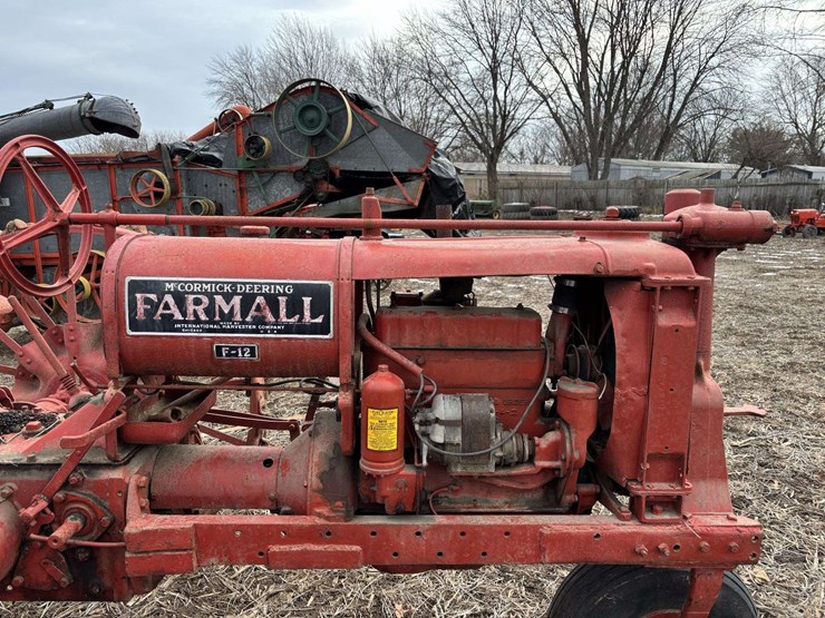 farmall-f-12-single-front-on-rubber-with-cast-steel-rim-and-rear-steel-image-33