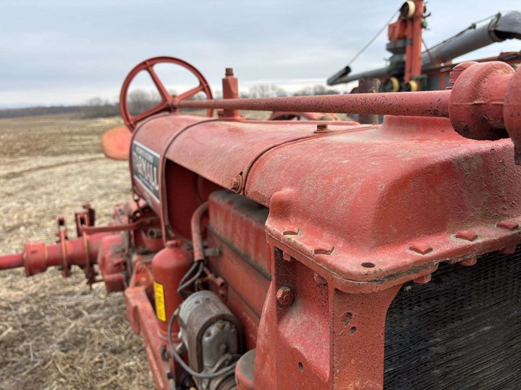 farmall-f-12-single-front-on-rubber-with-cast-steel-rim-and-rear-steel-image-10