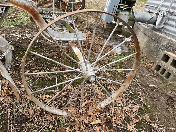 western-wheel-scraper-on-steel-image-20