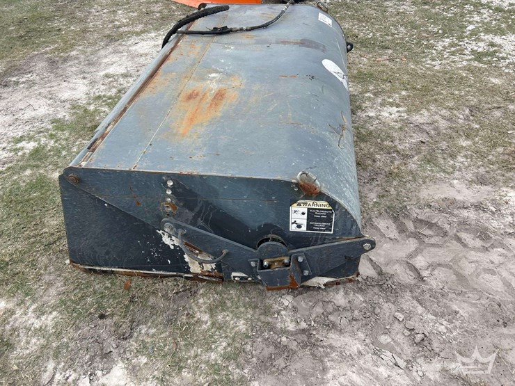 hydraulic-sweeper-skid-steer-attachment-image-6