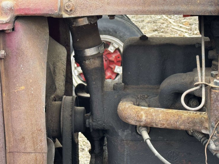 farmall-f-12-narrow-front-on-rubber-image-11