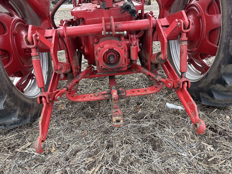 farmall-560-wide-front-image-63