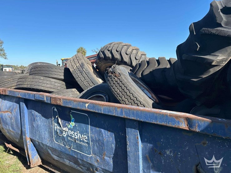 rolloff-dumpster-body-with-misc-tires-image-9