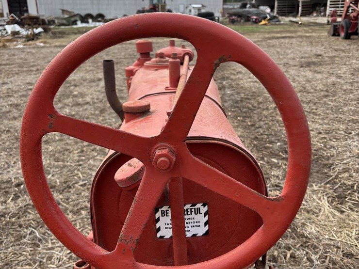 farmall-f-12-single-front-on-rubber-with-cast-steel-rim-and-rear-steel-image-19