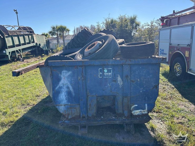 rolloff-dumpster-body-with-misc-tires-image-11