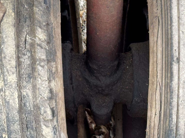 farmall-f-12-narrow-front-on-rubber-image-9