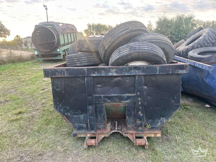 rolloff-dumpster-body-with-misc-tires-image-13