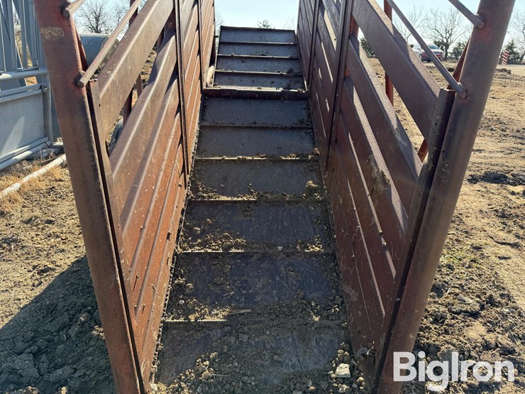 shop-built-10'-portable-loading-chute-image-11