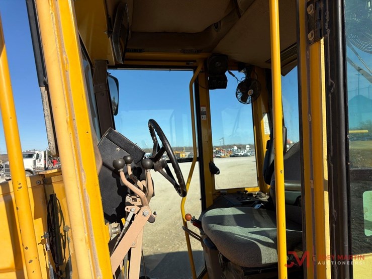 2000-deere-770ch-image-22