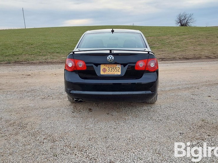 2006-volkswagon-jetta-4-door-sedan-image-6