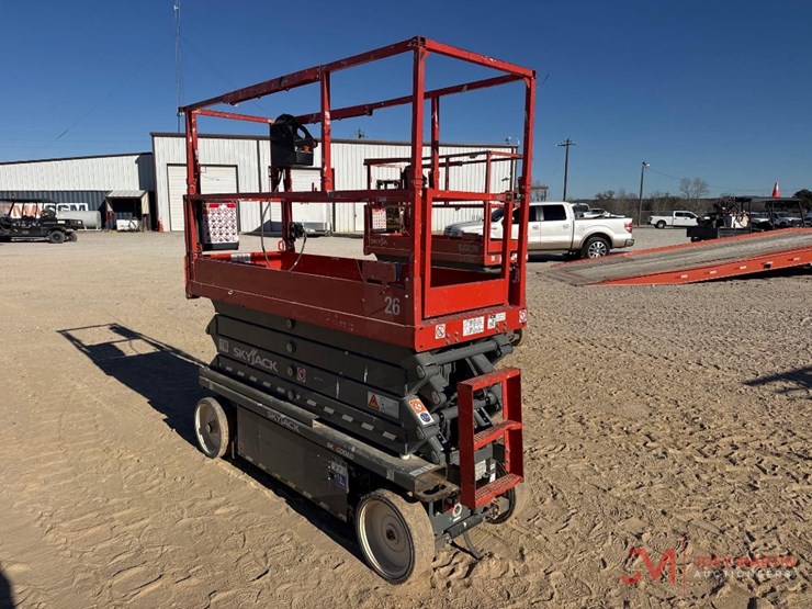 2021-skyjack-sj3226-electric-scissor-lift-image-3