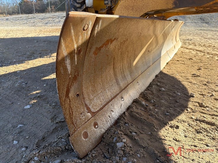 2000-deere-770ch-image-17