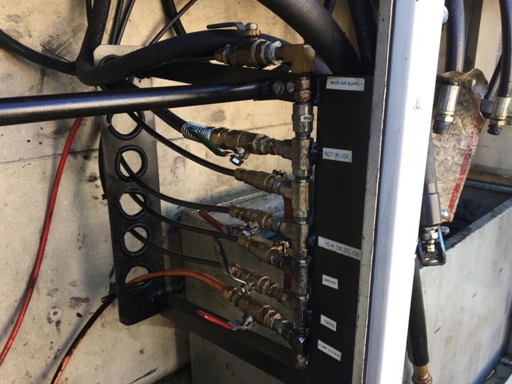 2010-hino-268-image-16