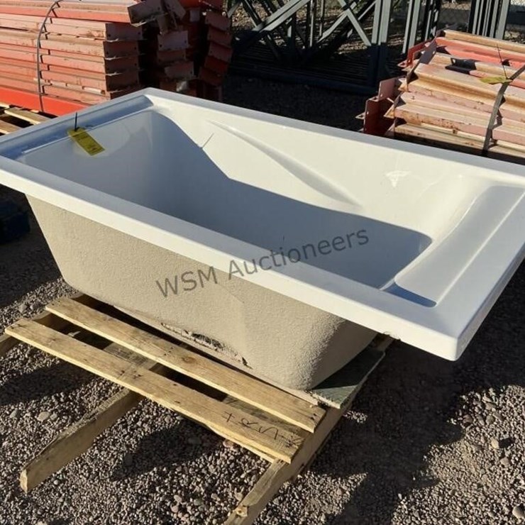 AMERICAN STANDARD BATH TUB
