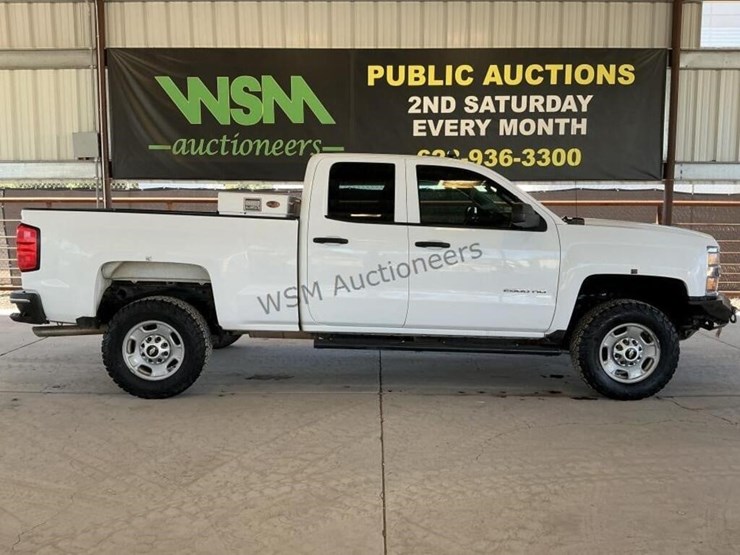 2015-chevrolet-silverado-2500hd-image-1