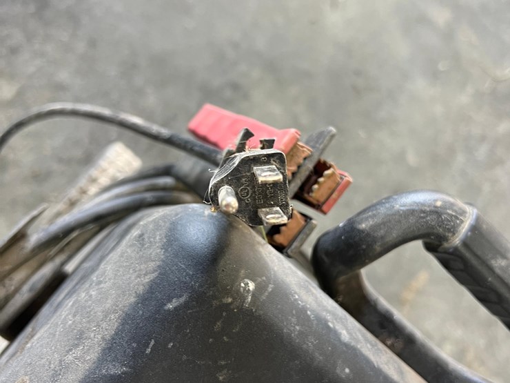 dewalt-12v-battery-starter/charger-image-10