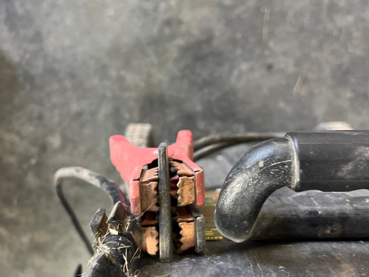 dewalt-12v-battery-starter/charger-image-11