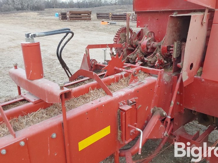 new-holland-575-image-13