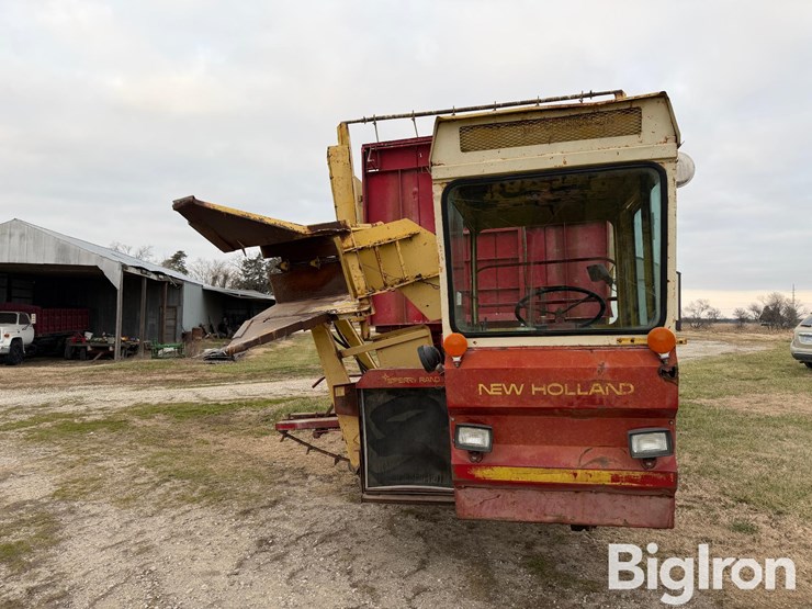 new-holland-1049-image-2