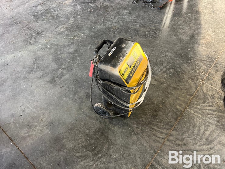 dewalt-12v-battery-starter/charger-image-2