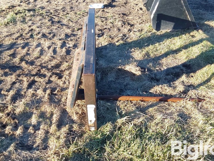 bale-spear-skid-steer-attachment-image-4