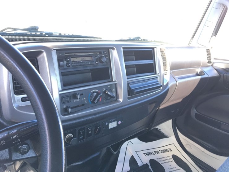 2010-hino-268-image-7